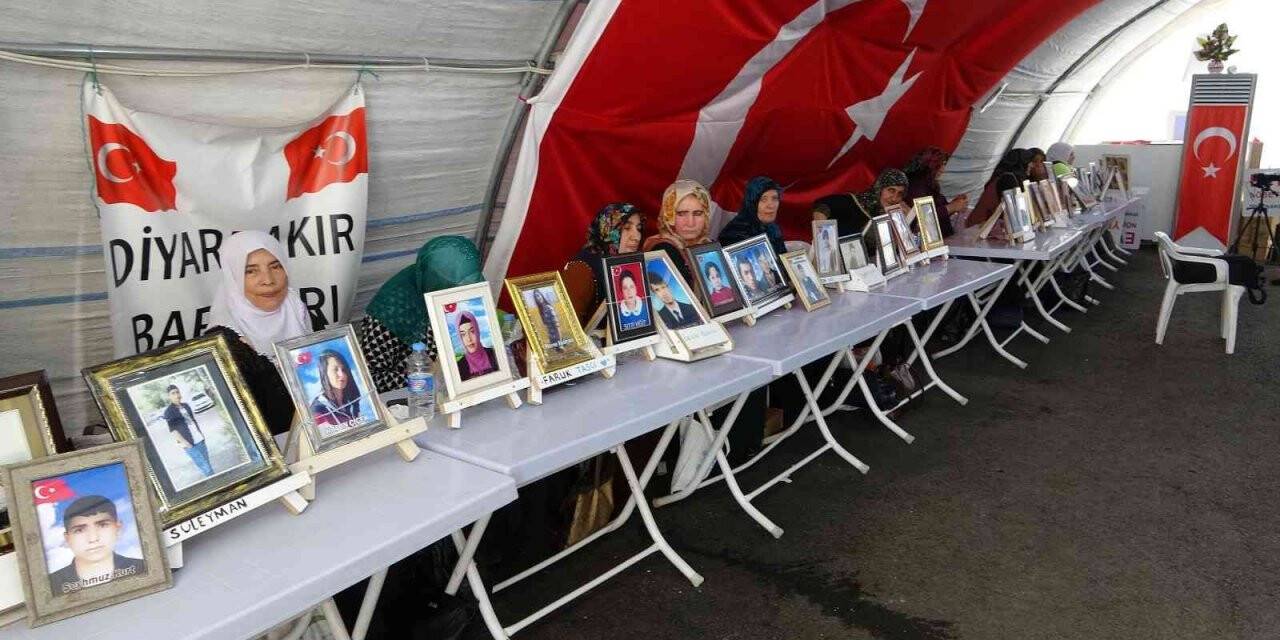 Ailelerin kararlı direnişi 990’ıncı gününde