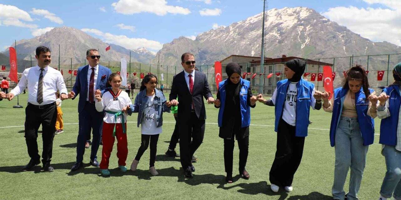 Hakkari’de 19 Mayıs Atatürk’ü Anma, Gençlik ve Spor Bayramı coşkusu
