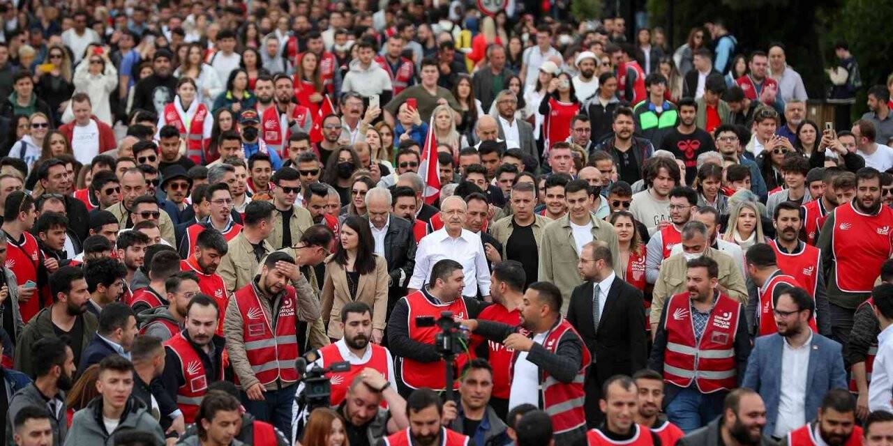 Kılıçdaroğlu gençlerle Anıtkabir’e yürüdü