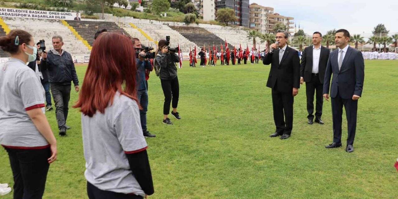 Kuşadası’nda 19 Mayıs Coşkusu