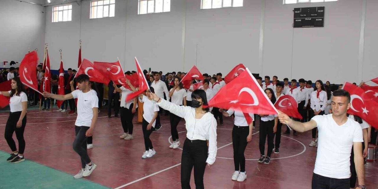 Tomarza’da 19 Mayıs coşkuyla kutlandı