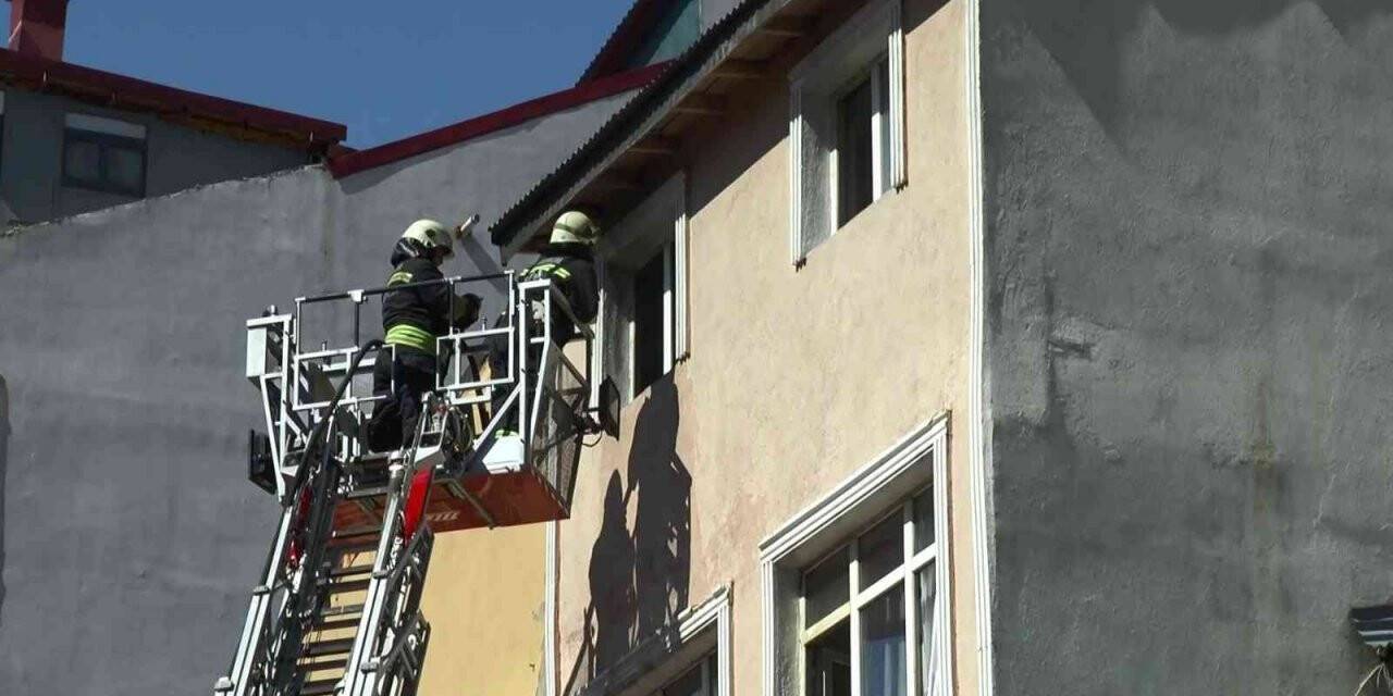 Otel odasından yükselen dumanlar paniğe yol açtı