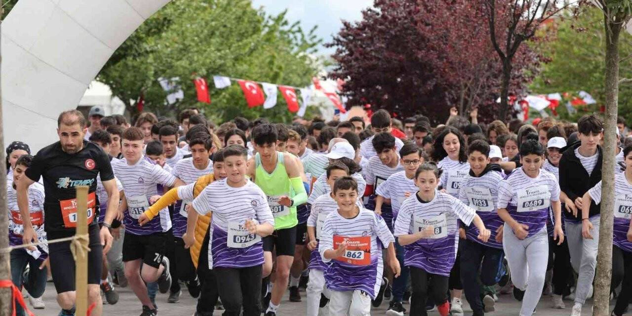 19 Mayıs koşusunda öğrenciler zor anlar yaşadı