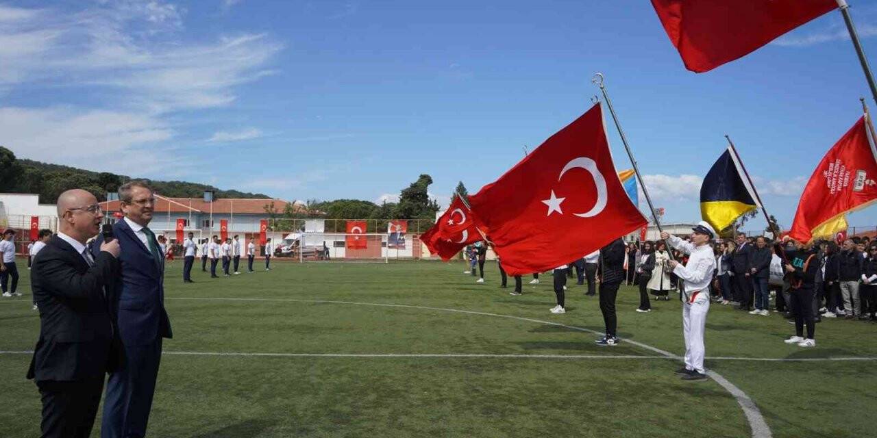 19 Mayıs Atatürk’ü Anma, Gençlik ve Spor Bayramı Ayvalık’ta kutlandı