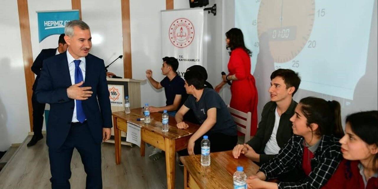 Lise öğrencileri ’’Çevre Bilinci ve Sıfır Atık’’ için ter döktü