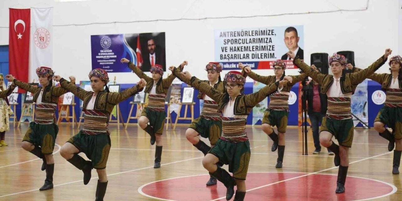 Gölcük’te 19 Mayıs törenle kutlandı