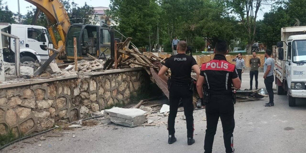 Hurda demirler için canlarını yok saydılar