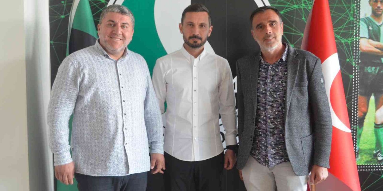 Sakaryaspor’da Tuncay Şanlı’dan boşalan koltuk İlker Püren’e verildi