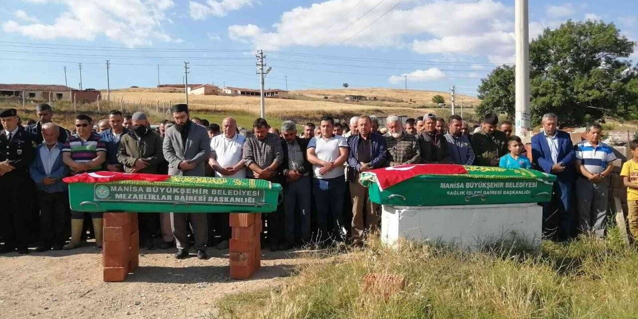 Gölette hayatlarını kaybeden ikiz kardeşler yan yana defnedildi