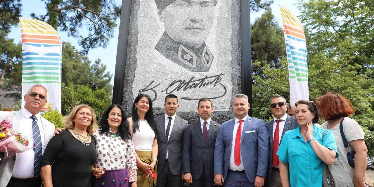 Marmaris’te 25 bin taştan oluşan Atatürk mozaik anıtı açıldı