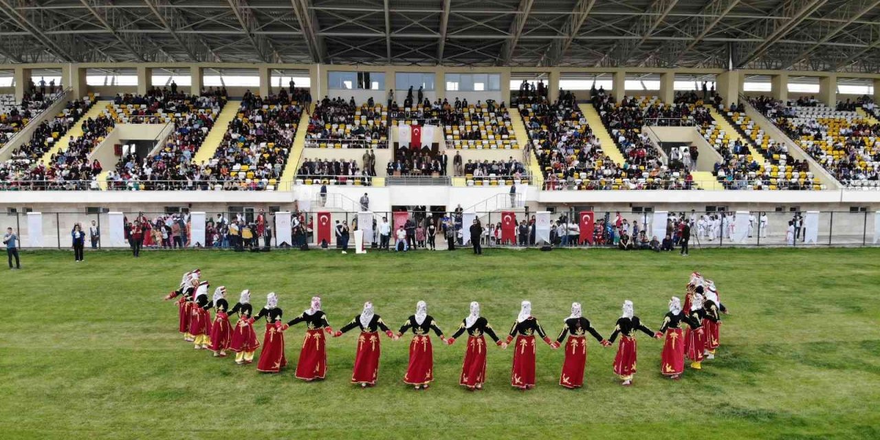 Muş’ta 19 Mayıs coşkuyla kutlandı