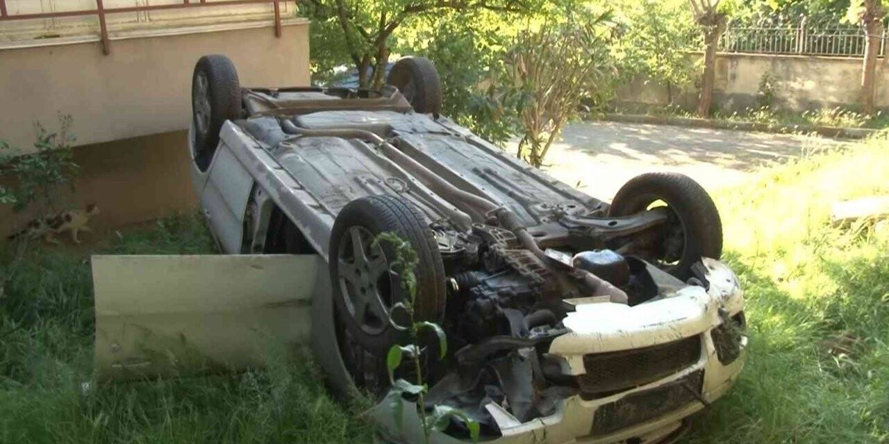 Fren yerine gaza bastı, otomobil evin bahçesine uçtu