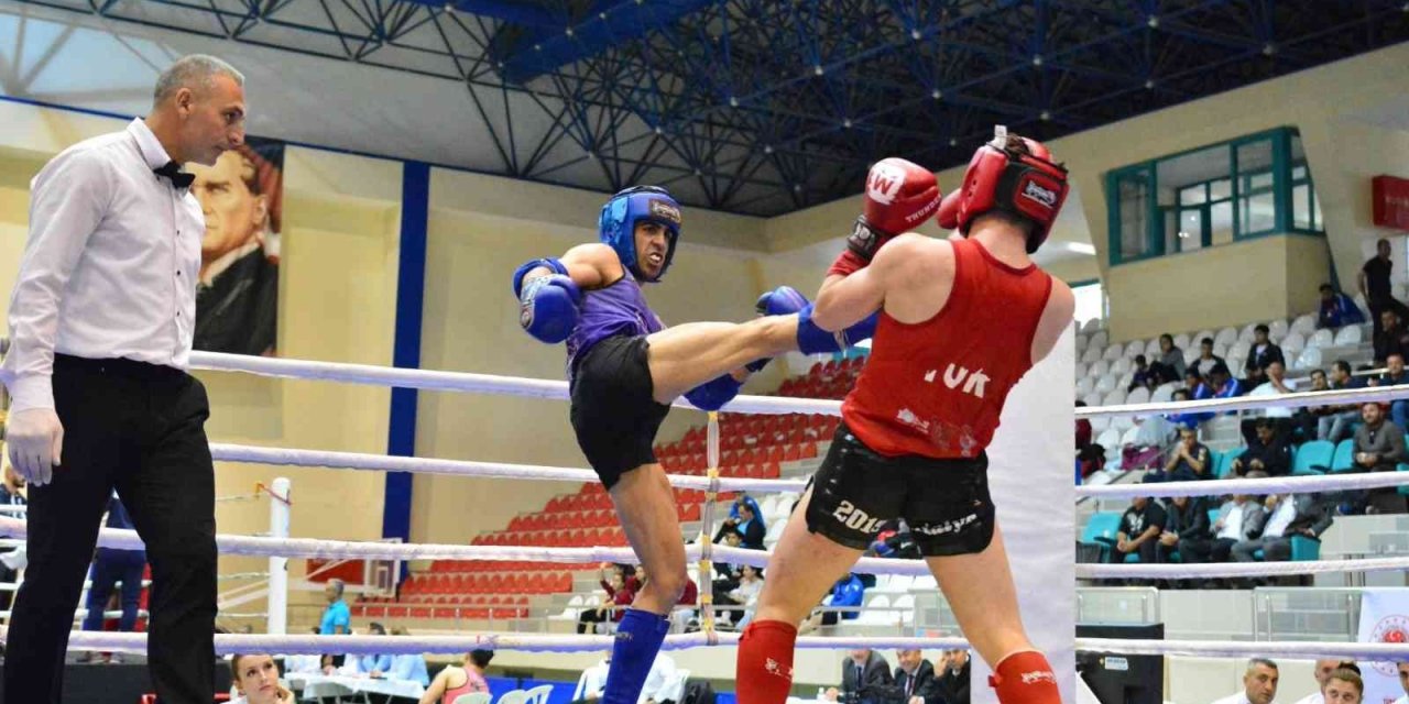 Balıkesir’de Üniversiteler arası muay thai şampiyonası başladı