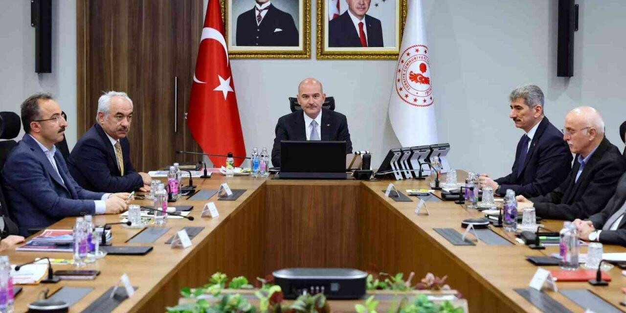 Bakan Soylu, göç ve uyuşturucu konularıyla ilgili 81 ilin valisiyle görüştü