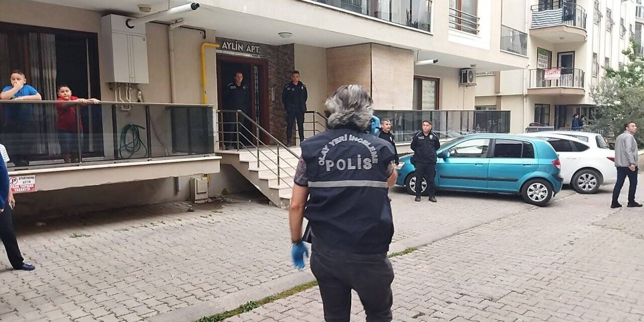 Boşanma aşamasındaki eşini öldürdü