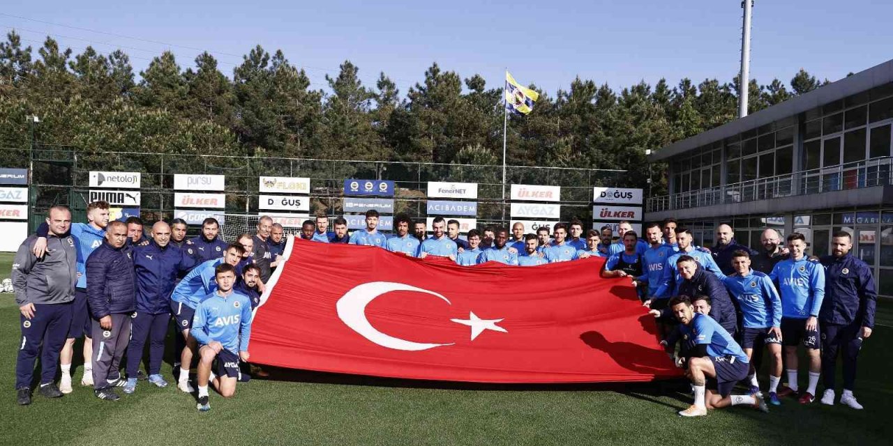 Fenerbahçe, 19 Mayıs’ı kutladı