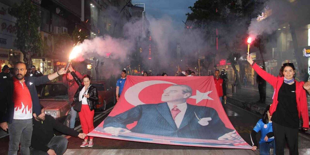 Elazığ’da fener alayı yürüyüşü düzenlendi