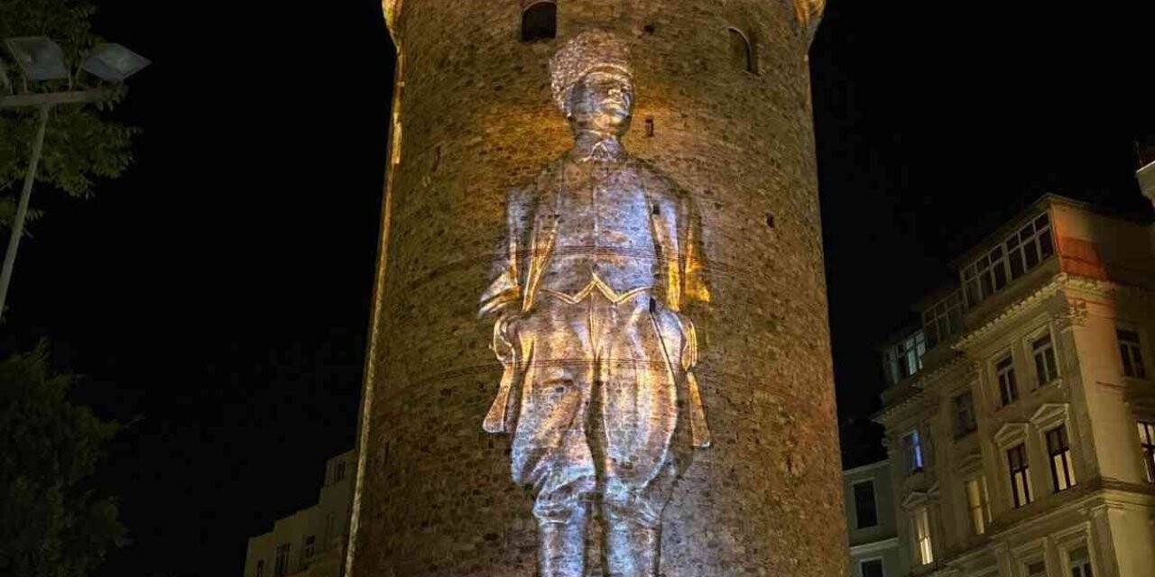 Galata Kulesi’nde özel ışıklandırmalarla 19 Mayıs kutlaması