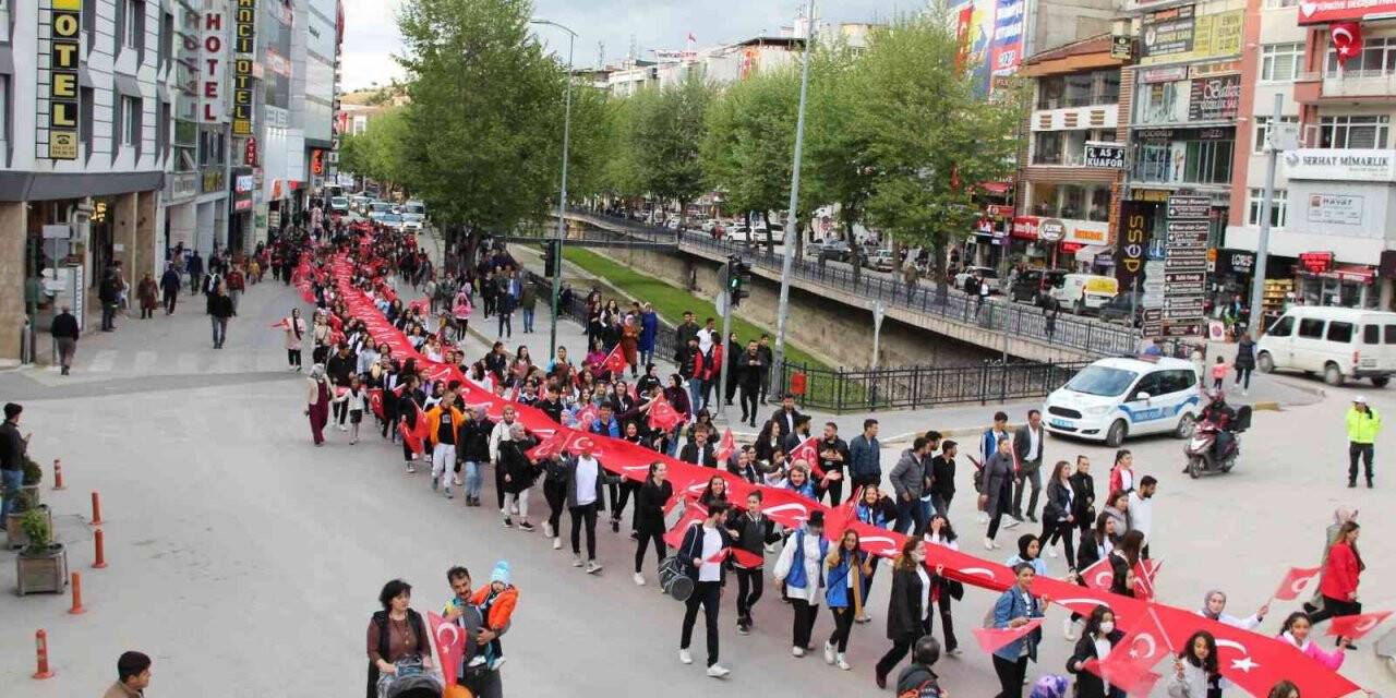 Kastamonu’da yüzlerce vatandaş Türk bayrakları ile yürüdü