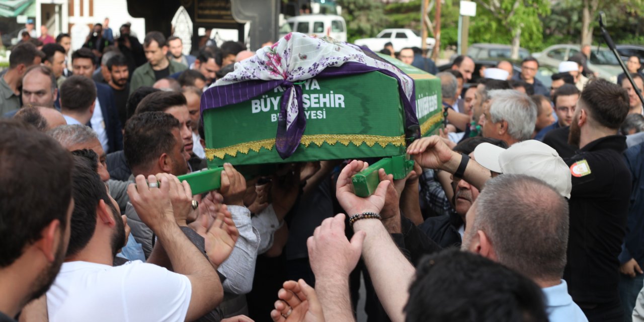 Emine Erdoğan'dan Niğde'deki otobüs kazasında hayatını kaybeden 3 genç için taziye mesajı