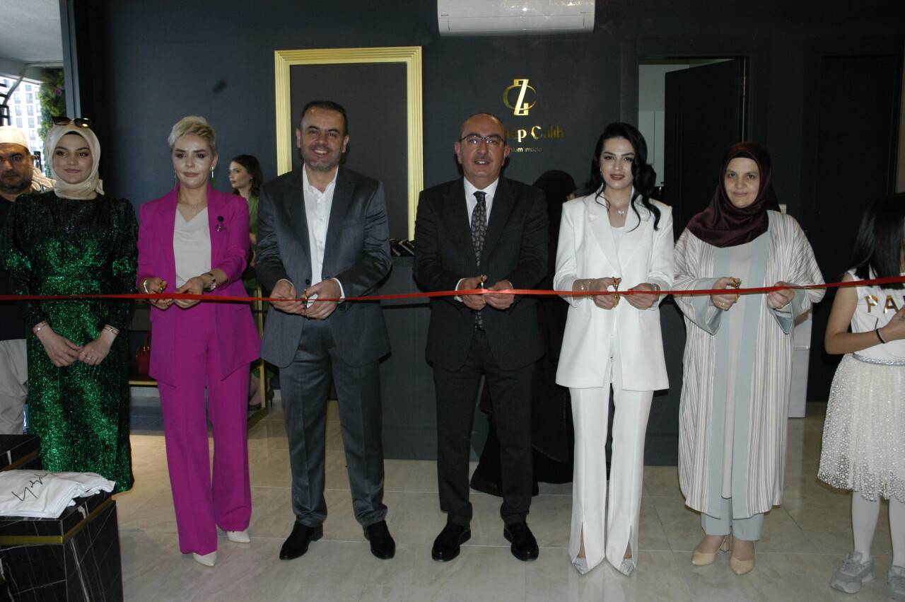 Zeynep Çalık, Premium Moda  Ve Giyim Mağazası hizmete açıldı