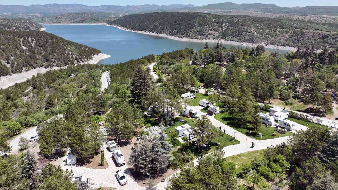 Kurtboğazı Barajı’nda bulunan karavan parkına ziyaretçi akını