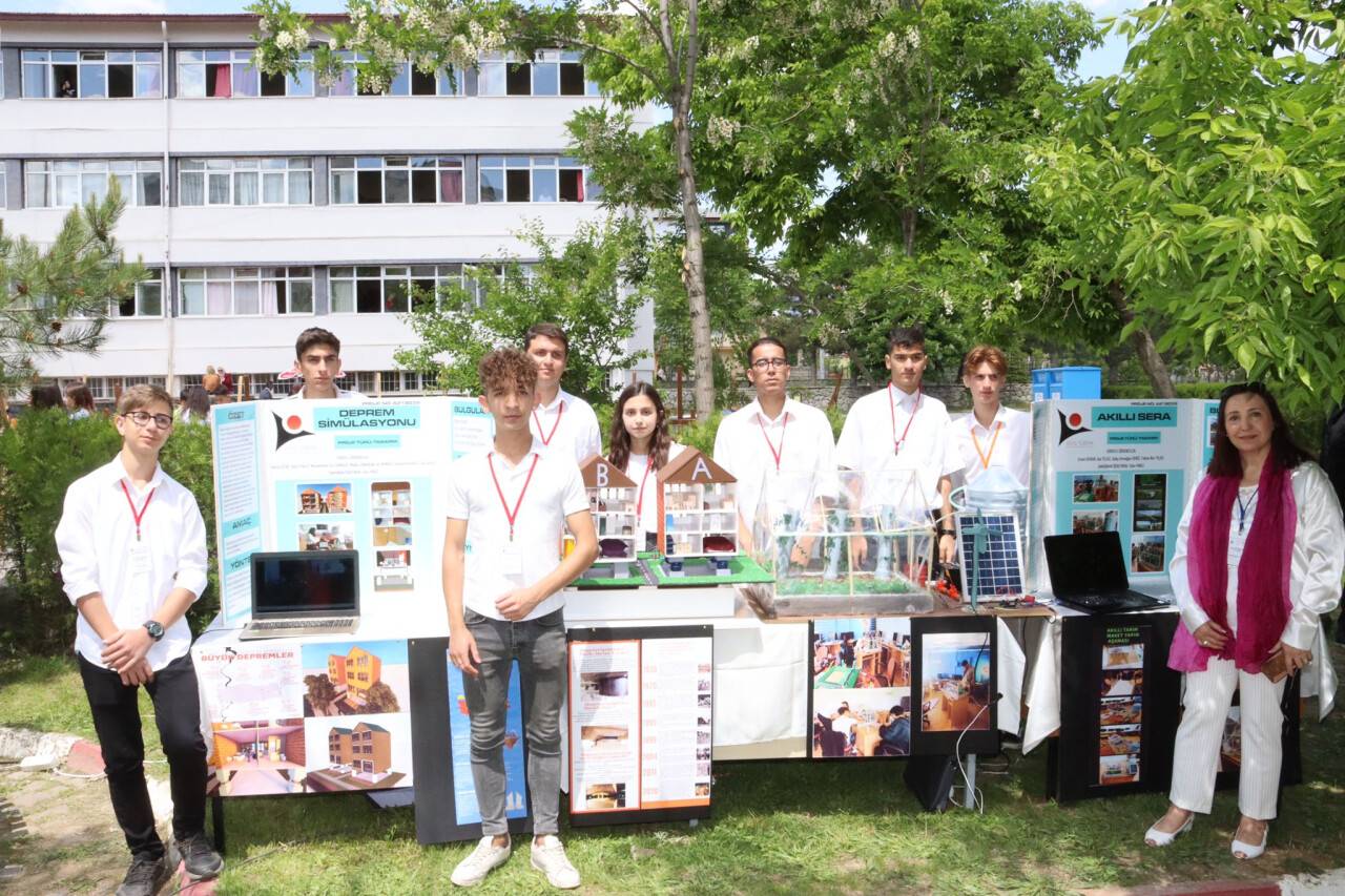 TÜBİTAK bilim fuarı ve resim sergisi fuarı açıldı