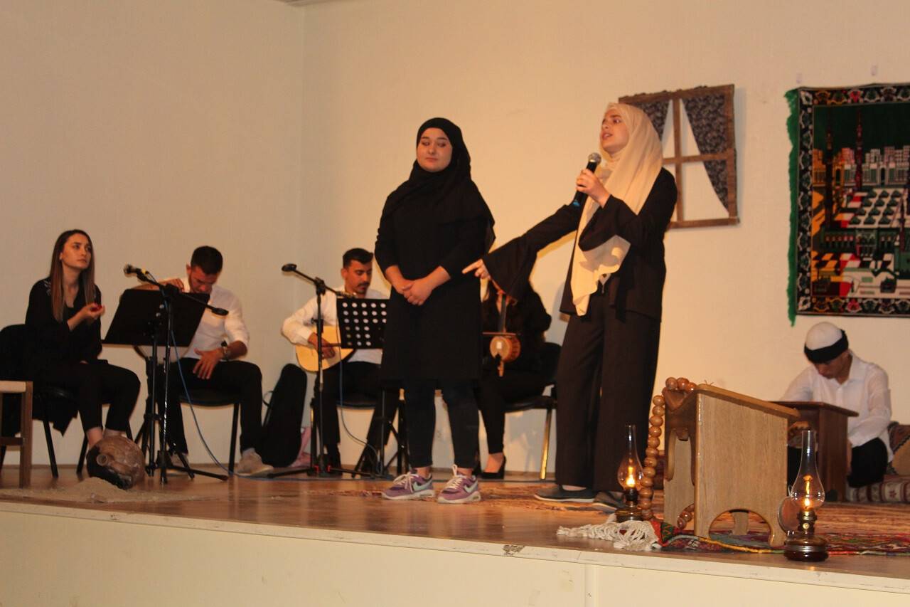 Yunak'ta şiir dinletisi düzenlendi