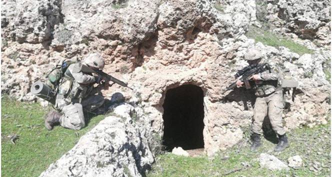 Hain saldırı sonrasında başlatılan operasyonda teröristler mağarada sıkıştırıldı