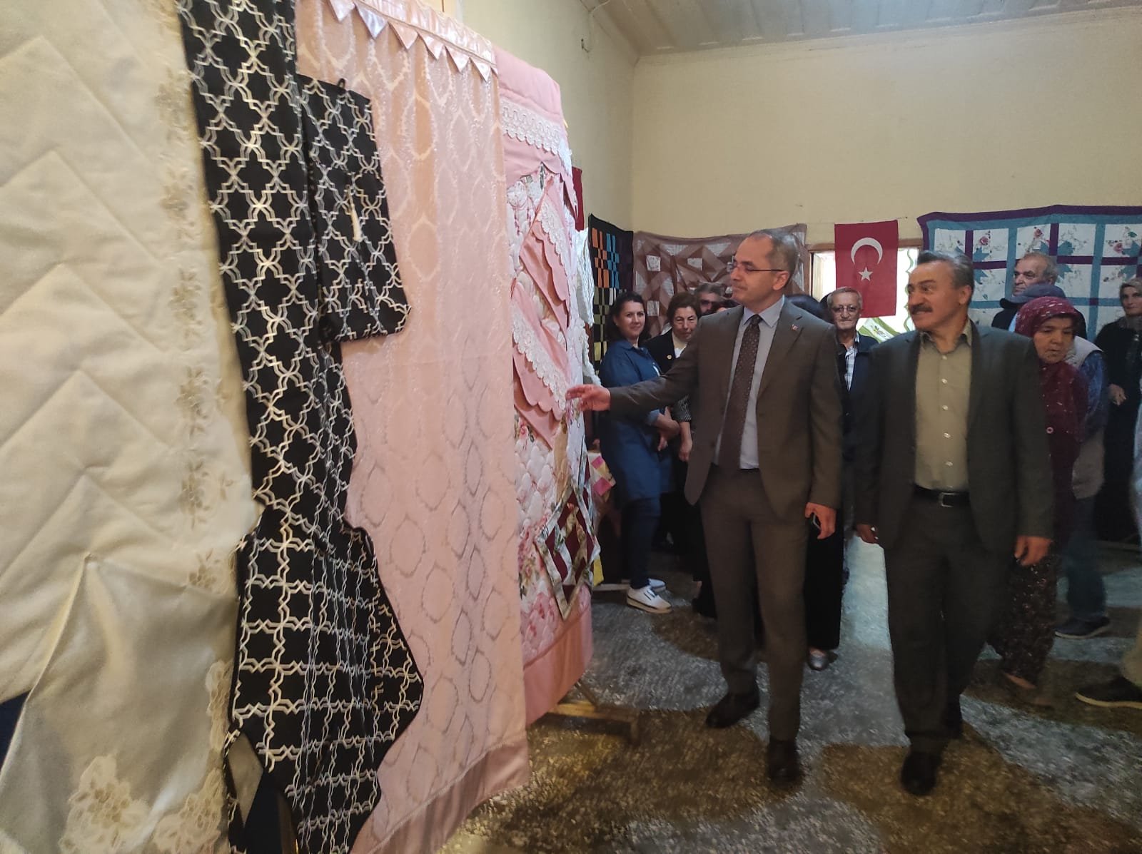 Seydişehir'de ev tekstil ürünleri ve el sanatları sergisi açıldı