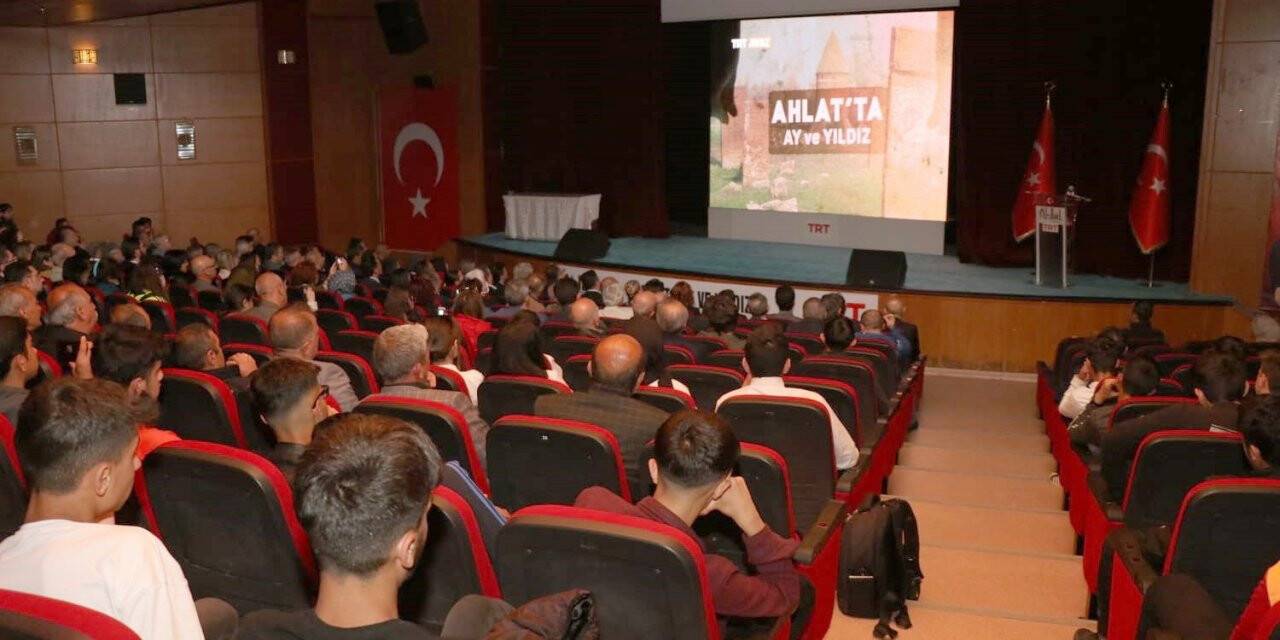 “Ahlat’ta Ay ve Yıldız, Beyhan ve Haluk Karamağaralı” biyografi belgeseli galası yapıldı