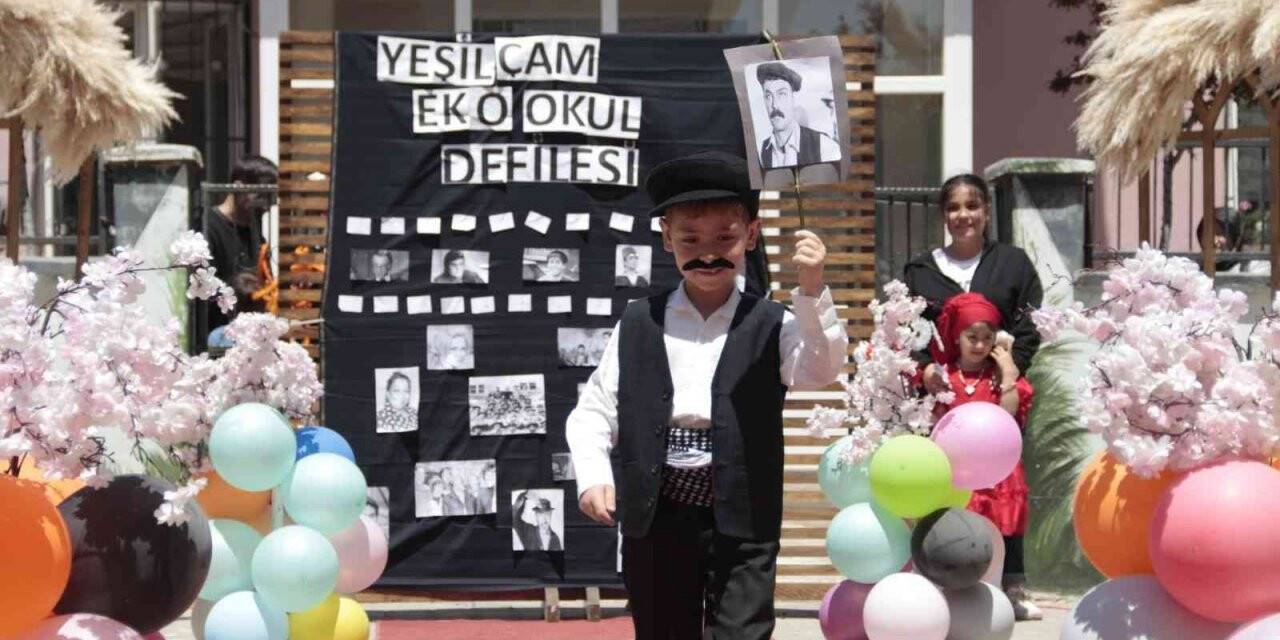 Atık malzemelerden ‘Yeşilçam’ defilesi