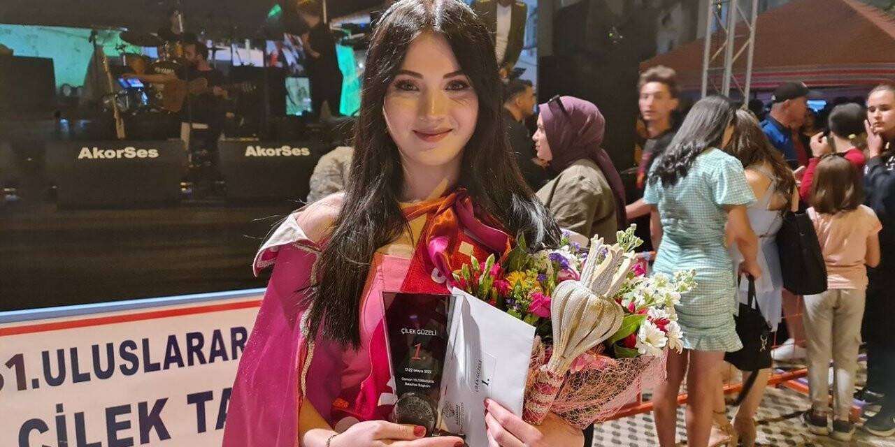 Festivalin çilek güzeli İzmir’den