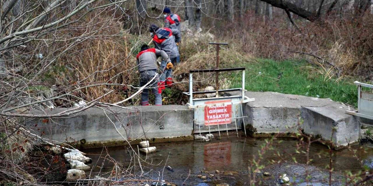 Melikgazi, çiftçilere destek için sulama kanallarını temizledi