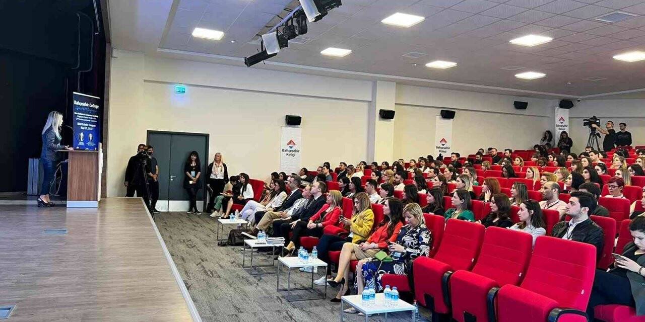 İngilizce öğretiminde yeni teknolojilerin entegrasyonu için bir araya gelindi