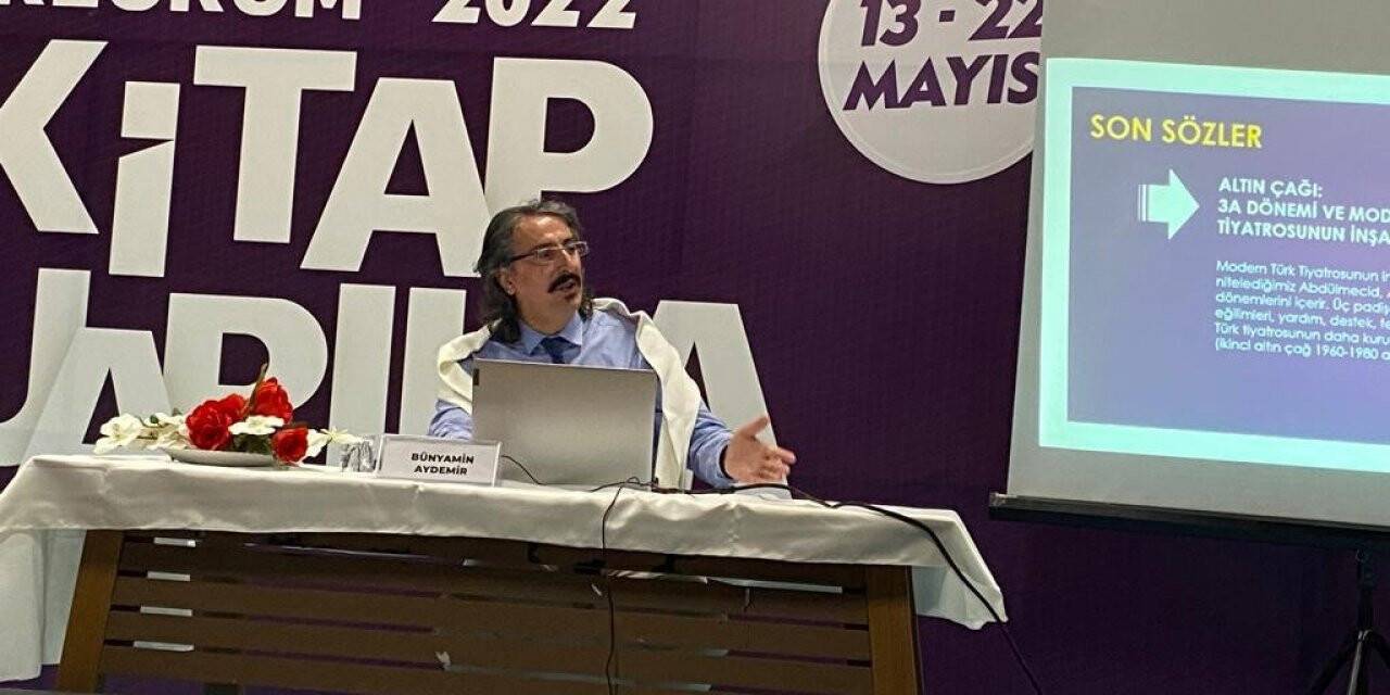 Doç.Dr. Aydemir padişahların tiyatro sanatıyla ilişkilerini anlattı: