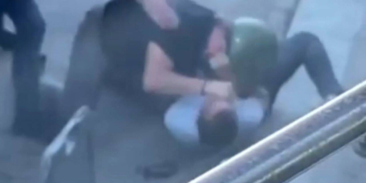 İETT şoförü ile motokuryenin yol verme kavgası kamerada