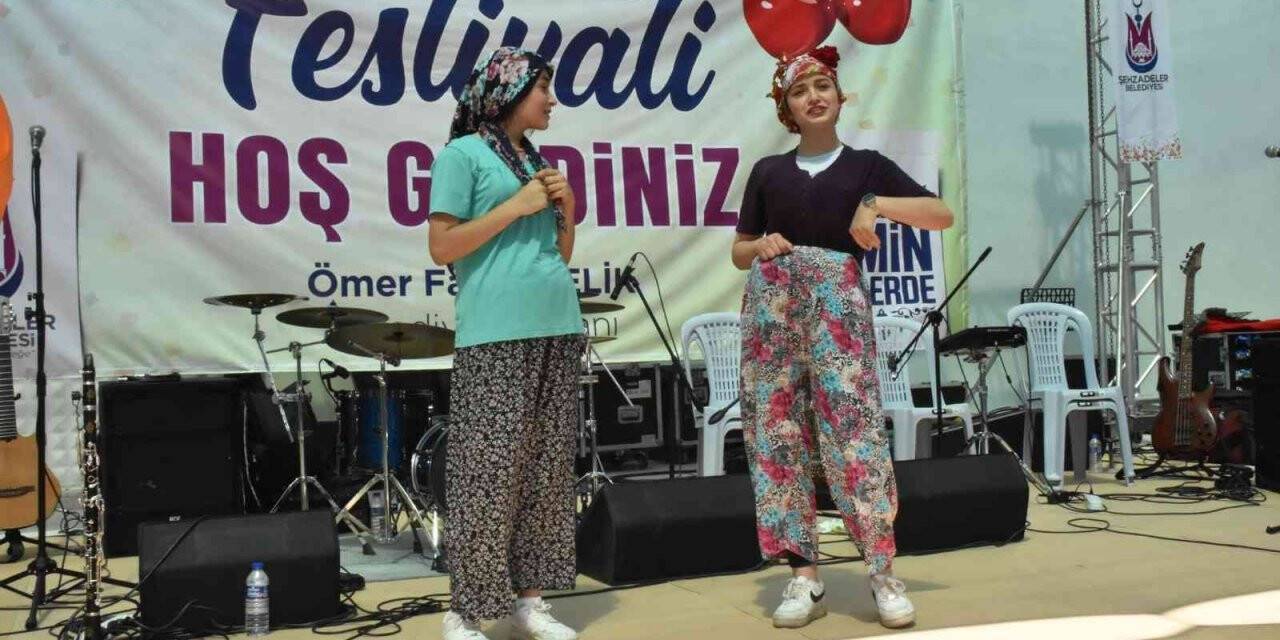 Şehzadeler Belediyesi Sancaklıbozköy’de 27. Kiraz Festivali düzenledi