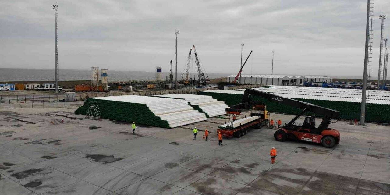Karadeniz gazının karaya çıkartılma çalışmaları sürüyor