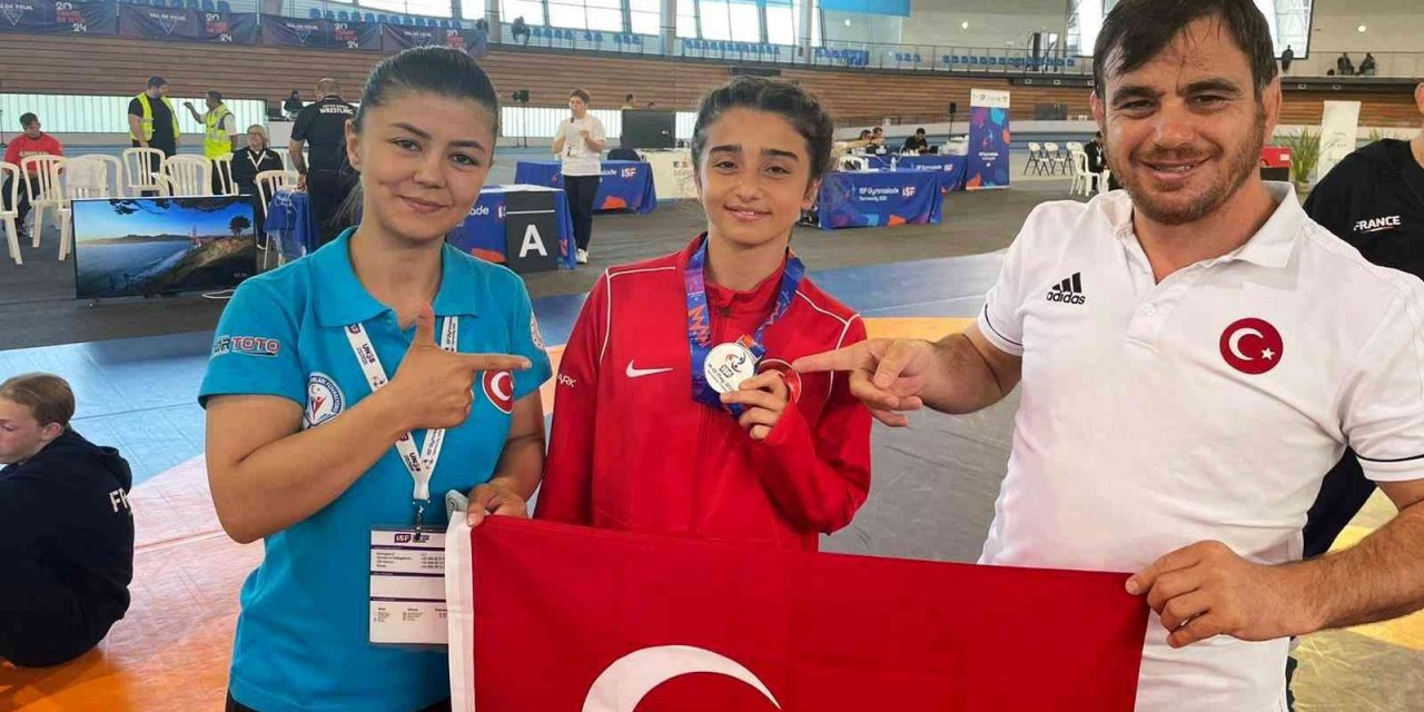 Lise öğrencisi Aybüke okul sporlarında dünya ikincisi oldu