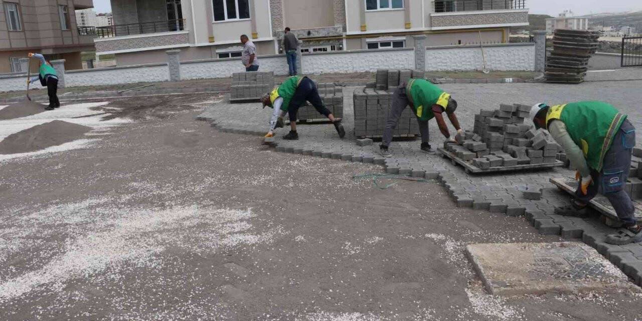 Batıkent’te yeni yollar kilitli parkeyle döşeniyor