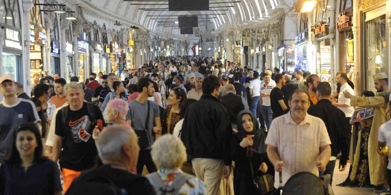 Kapalıçarşı’ya turist akını