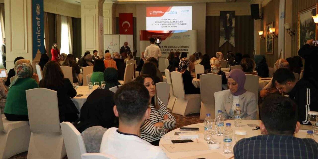 Van’da erken yaşta ve zorla evlilikler masaya yatırıldı