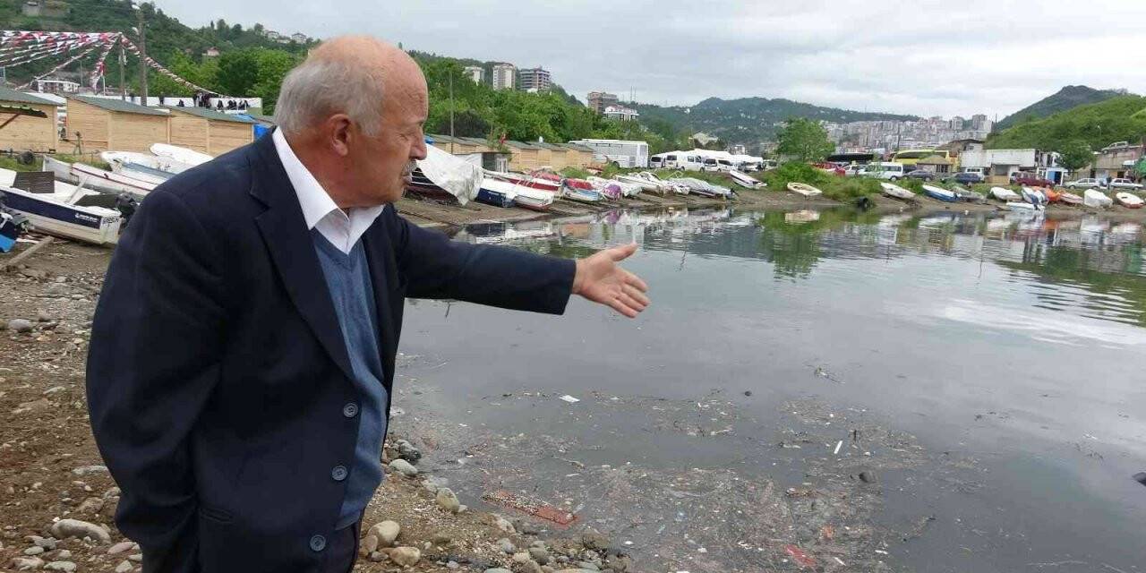 Giresun’da Aksu balıkçı barınağındaki balıkçılar kirlilikten şikayetçi