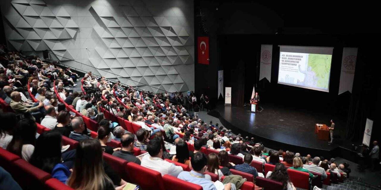Arkeoloji dünyası Denizli’de buluştu