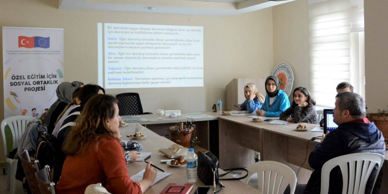 Evde özel eğitim gönüllülerinin kursu başladı