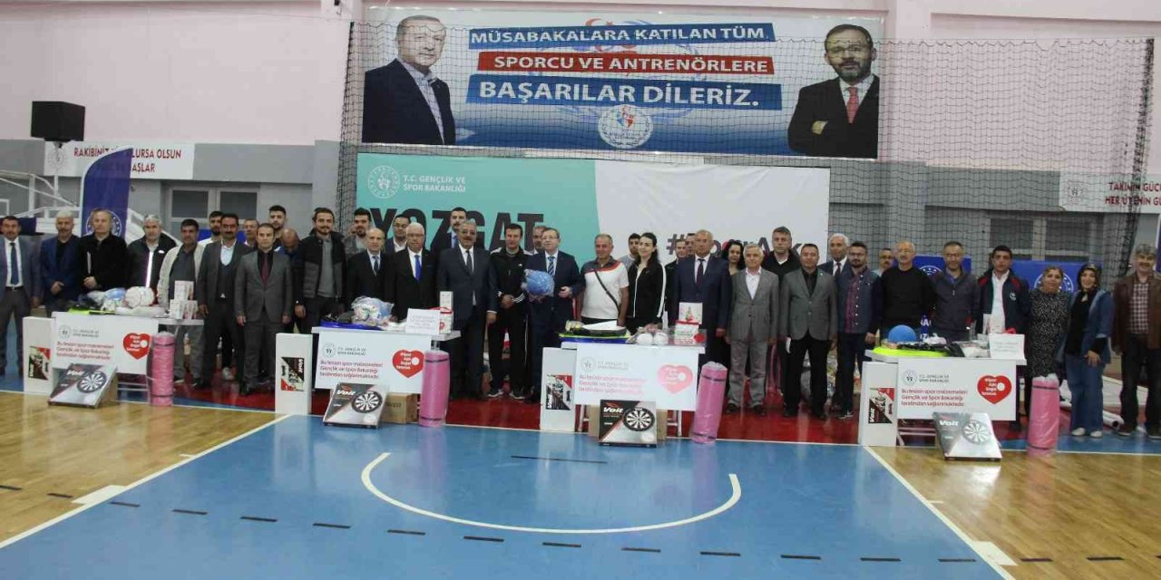 Özel Eğitim Okullarına spor malzemesi dağıtıldı