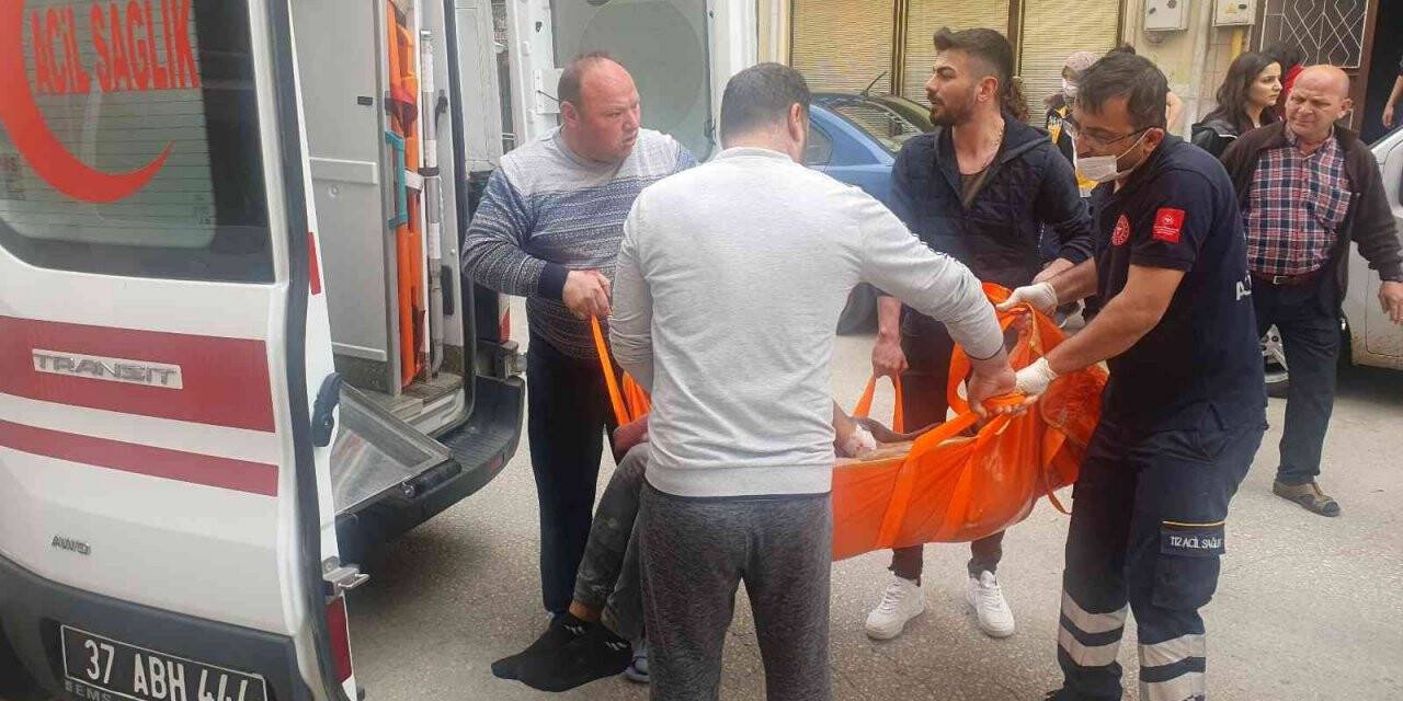 Kavga ettiği şahıs tarafından bıçaklandı, kaçarak canını kurtardı