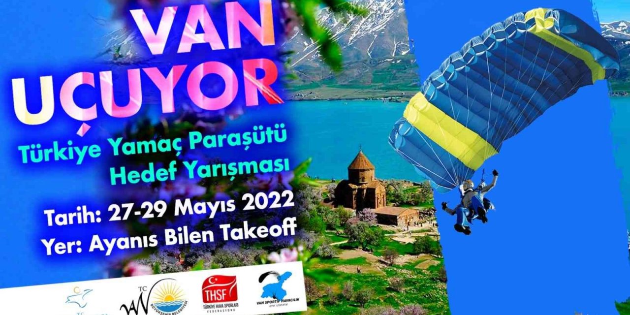 Van Gölü kıyılarında yamaç paraşütü yarışması