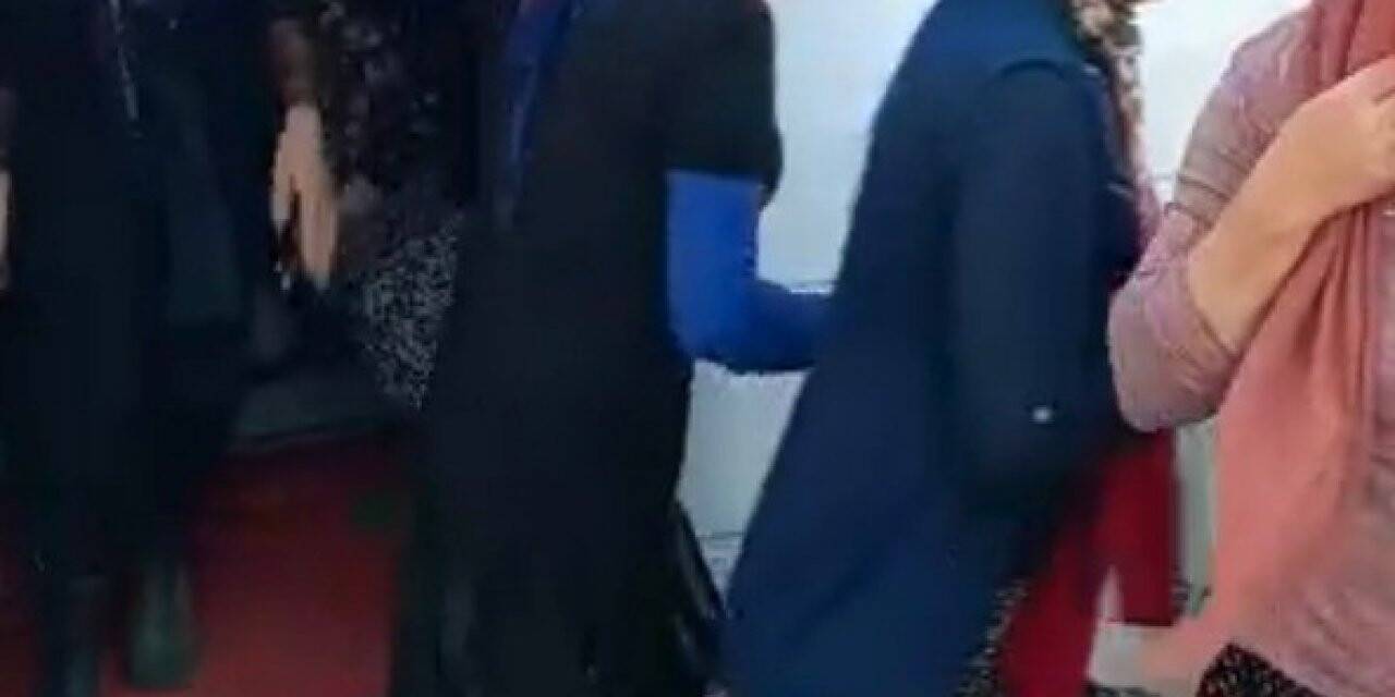 14 kişilik minibüsten 33 kişi çıktı